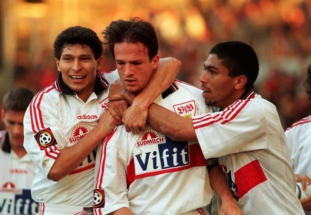  辉煌后的落差：为何顶级球星转型教练往往难如登天 体育新闻