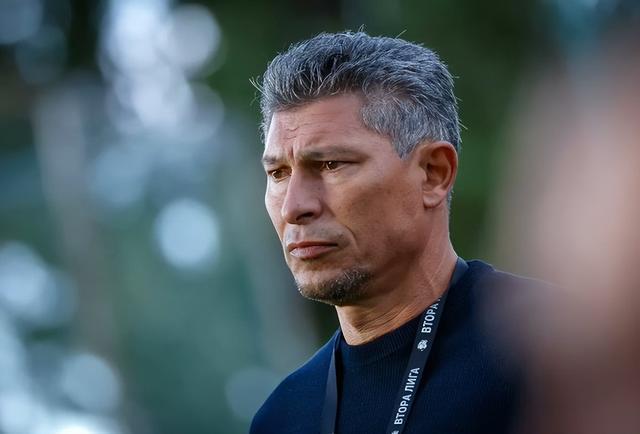  辉煌后的落差：为何顶级球星转型教练往往难如登天 体育新闻