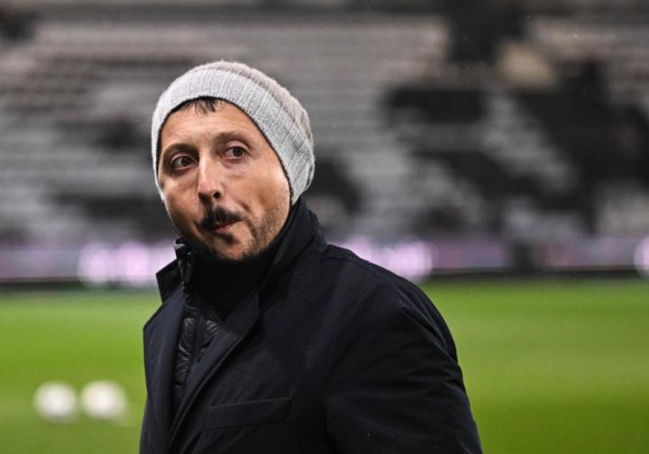  马赛高层震动：隆戈里亚告别主席岗位；六年耕耘画上句号。 体育新闻