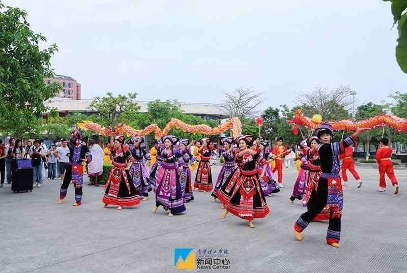 技术赋能民俗传承：南宁理工学院“科技+文化”融合实践深度解析