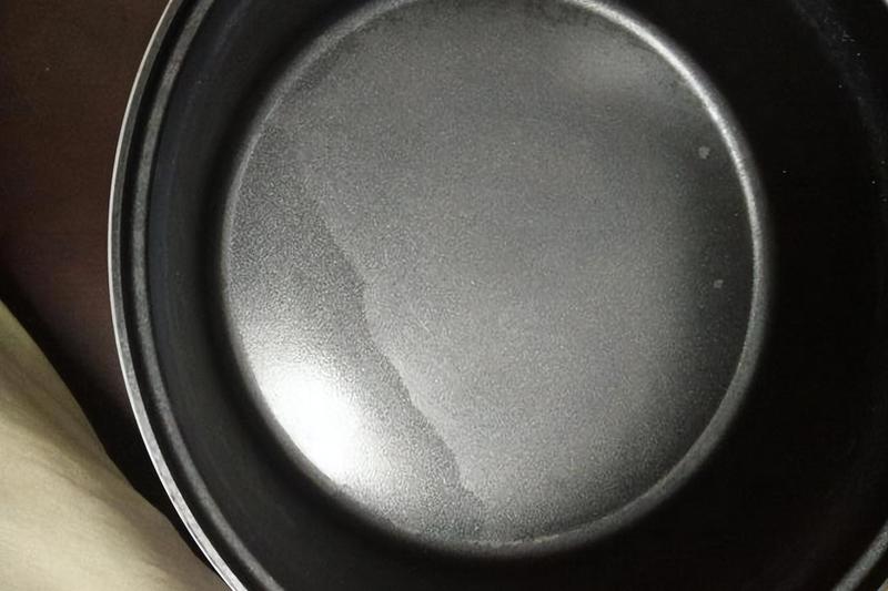 电饭煲内胆涂层损伤:技术原理、风险机制与科学应对方案 健康养生