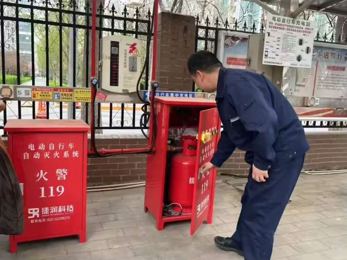 锂电池灭火技术突破:北京首批专用系统实测全解析 汽车科技 锂电池灭火技术突破:北京首批专用系统实测全解析 汽车科技